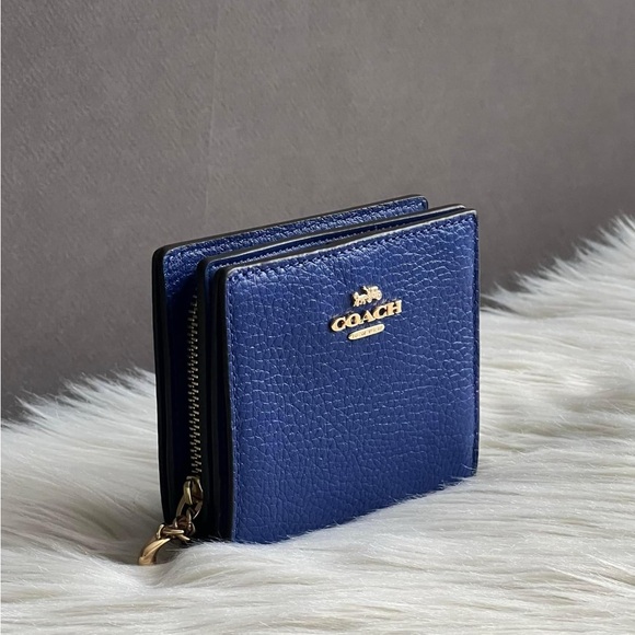C2862 - Coach Snap Wallet - Picture 2 of 14